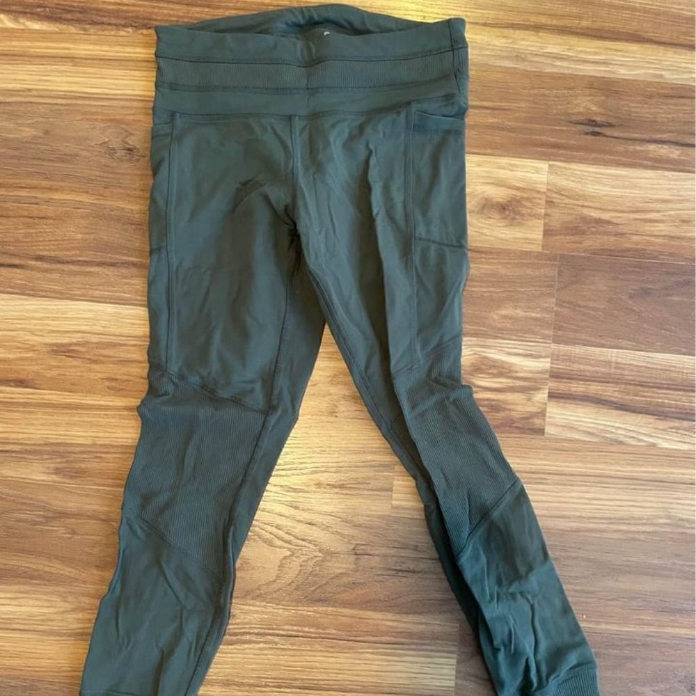 Athleta green cargo leggings